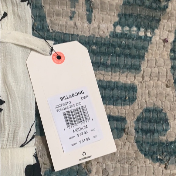 Billabong Black and White Flutter Sleeve Dress - Picture 3 of 7